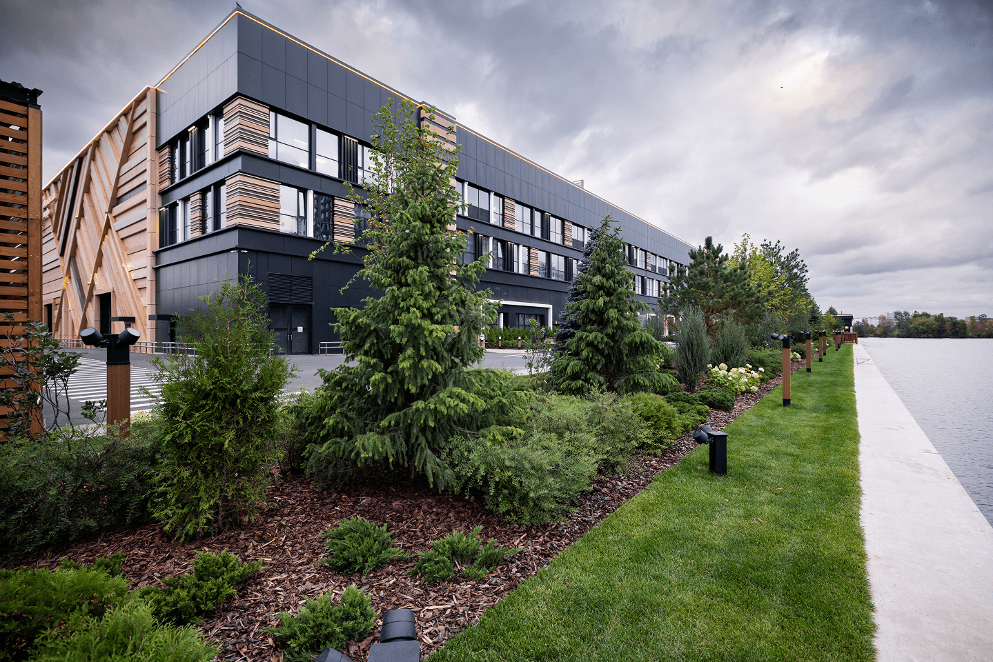 Московская судостроительная верфь — ход строительства